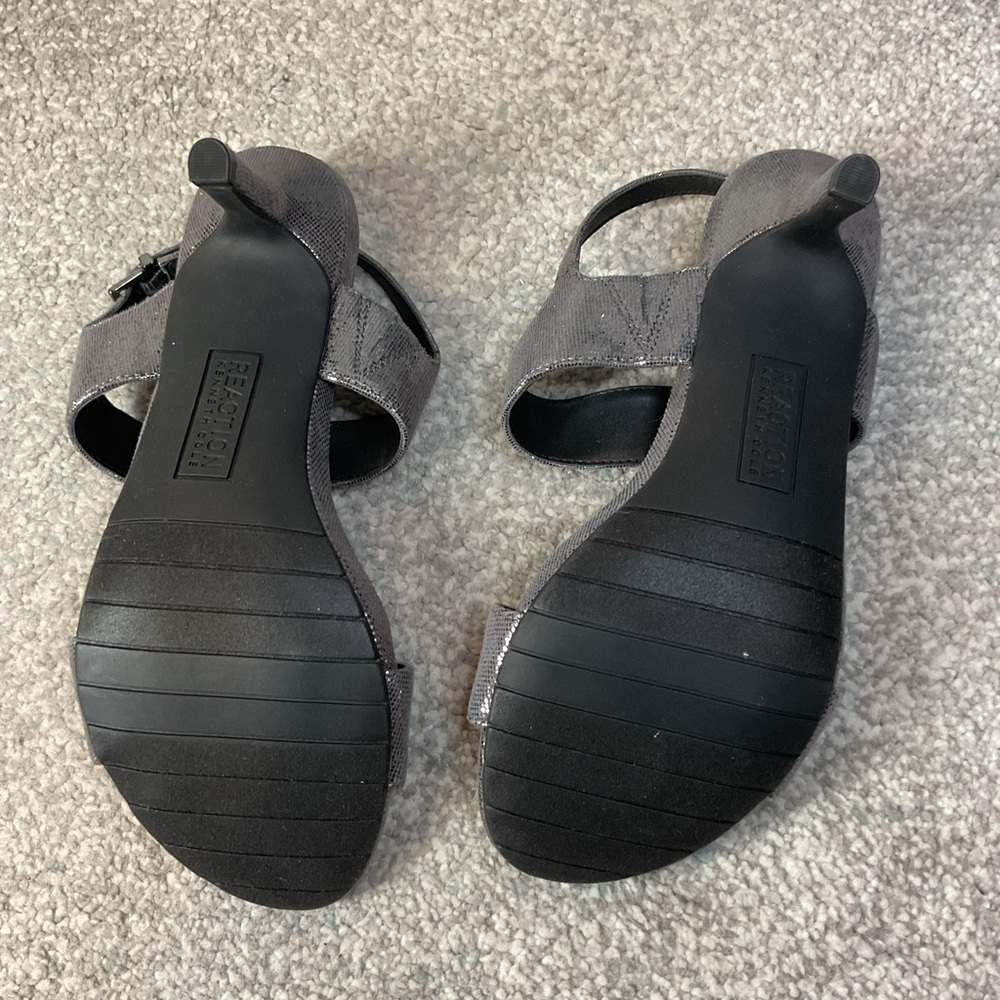 Kenneth Cole Reaction Dee Two Band Pewter Shimmery Slingback Sandals Size 7 NIB - Picture 12 of 15